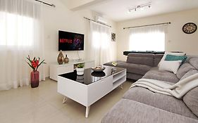 Nissi Adamite Villa